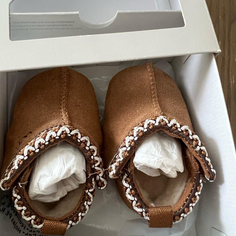UGG Baby Neumel shoes with box